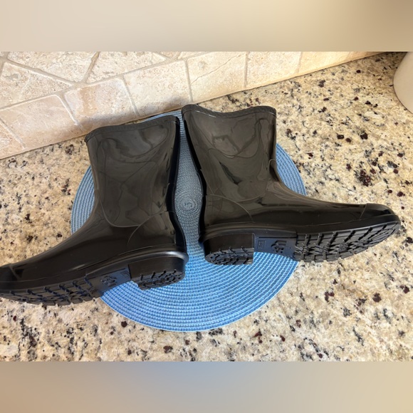 UGG Raana Waterproof Glossy Black Rain Boots 7 - Picture 7 of 13